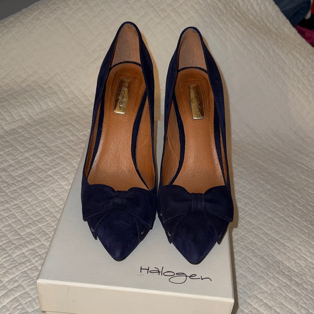 Halogen Women's Dark Blue Heels with Bow
